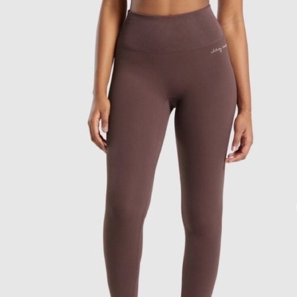 !!SOLD!! Gymshark x Whitney Simmons V2 Bundle - Picture 3 of 12